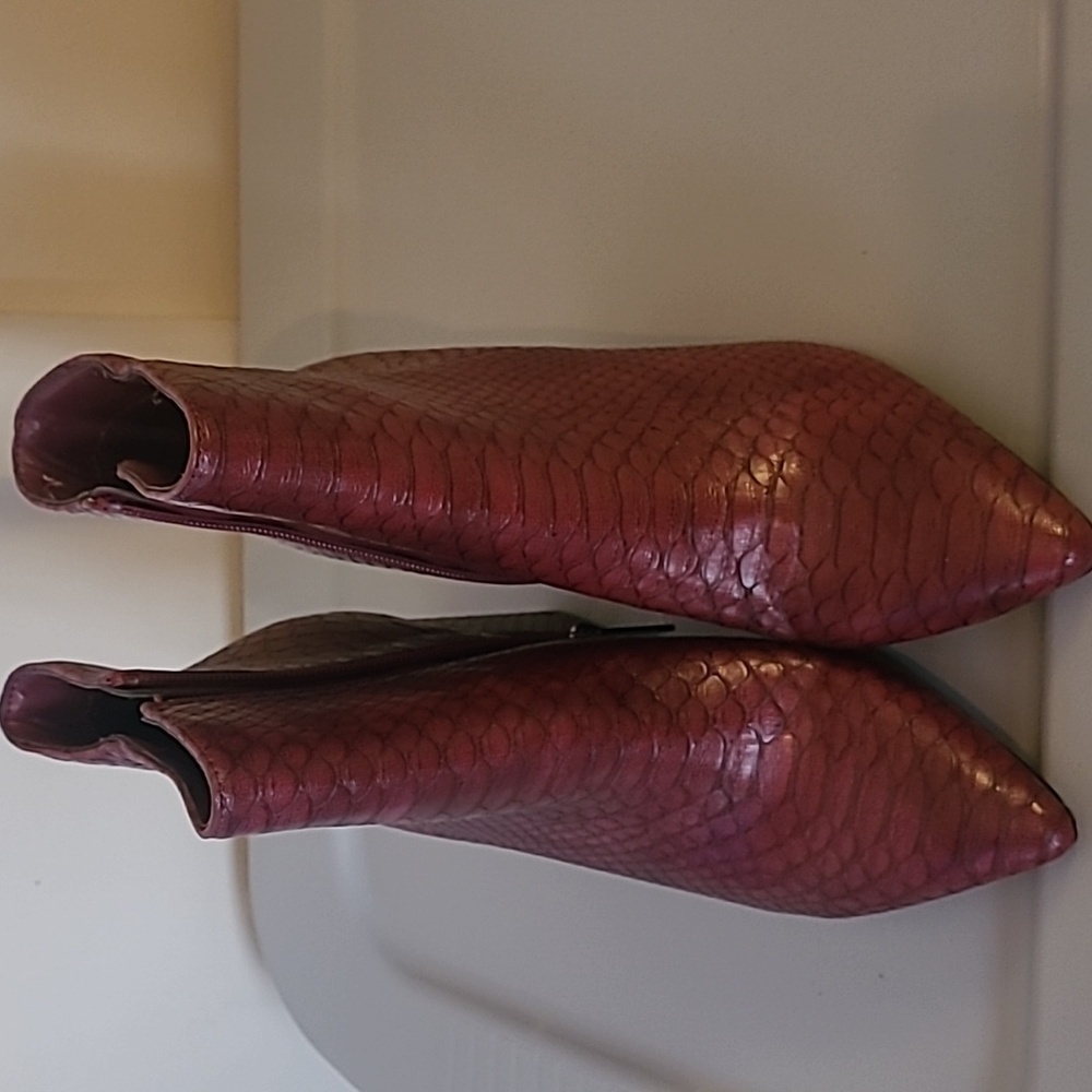 Shu Shop Maroon Crocodile Print Heeled Ankle Boots Size 9 - Picture 3 of 8